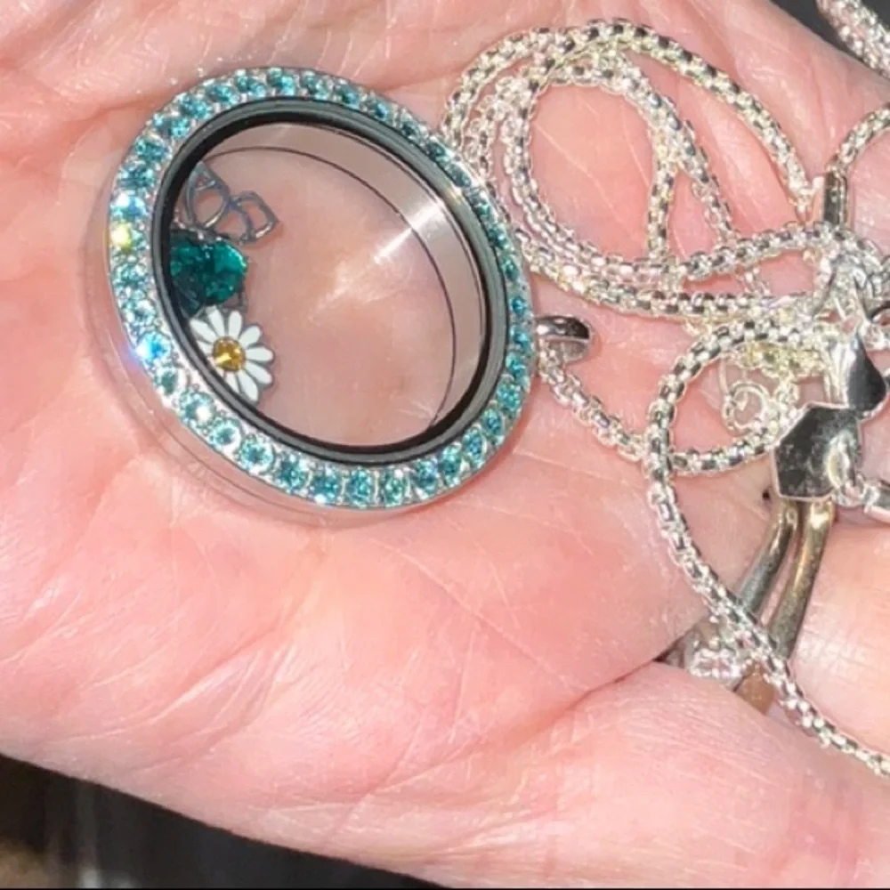 Origami Owl Silver Tone Chain and Blue Stoned Pendant With Three Interior Charms - Picture 11 of 11